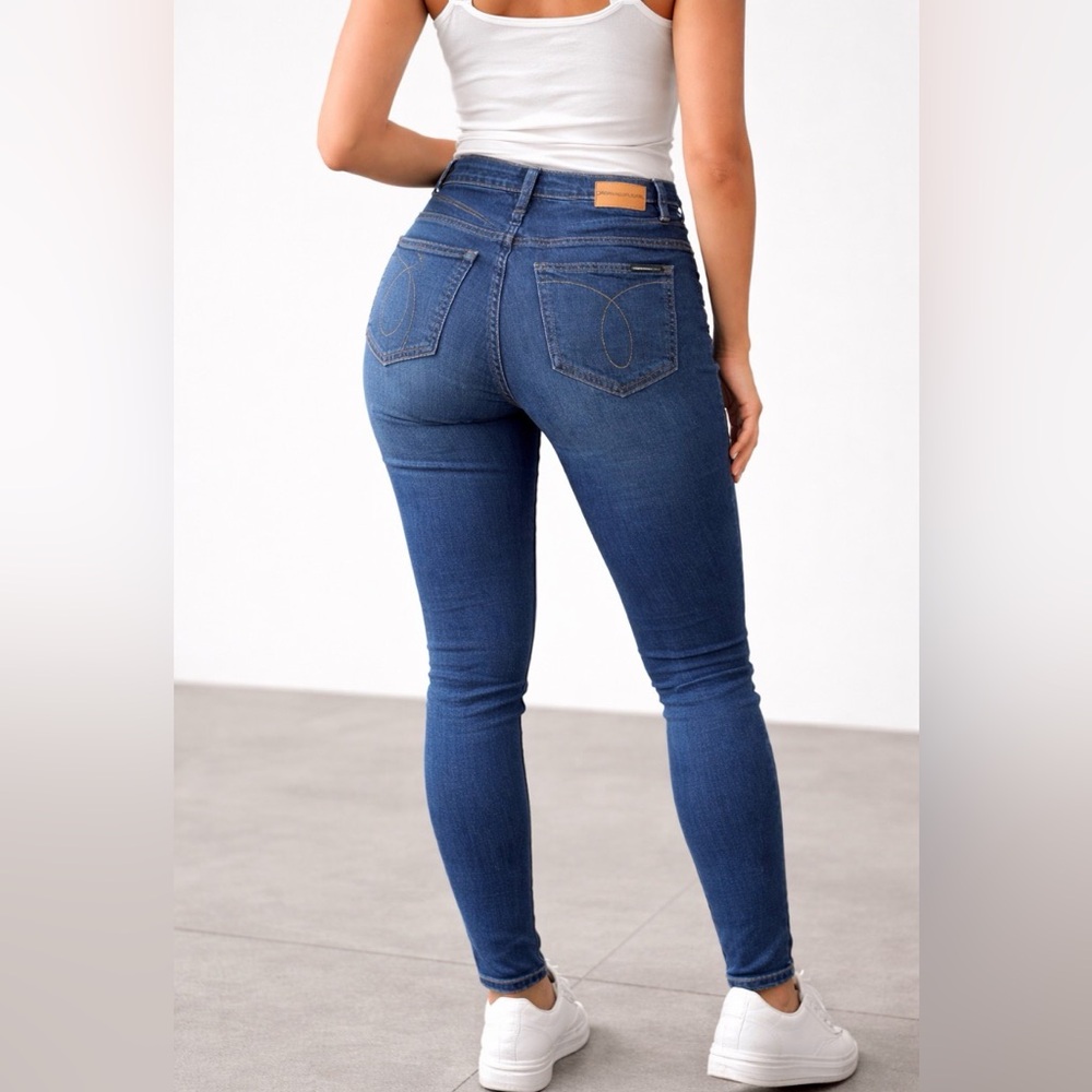 NWT Calvin Klein High Rise Skinny Jeans Size 29 – Flattering Fit!